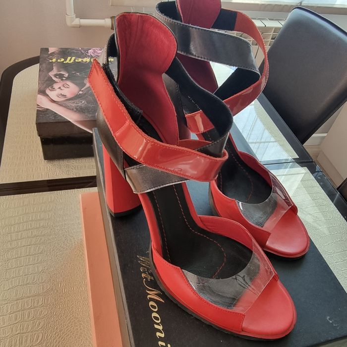 Продаю босоножки