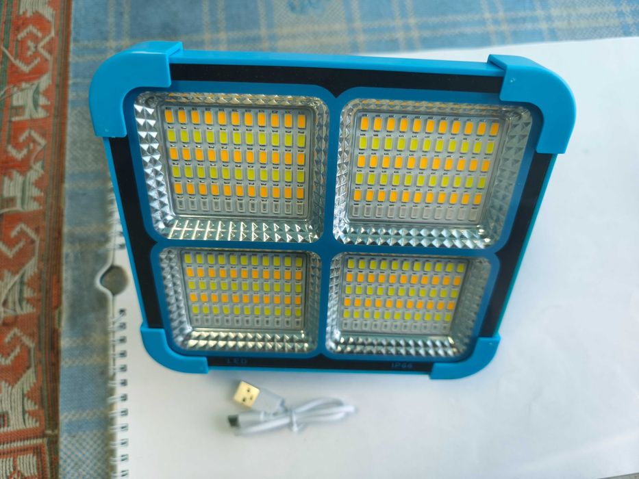Proiector led cu panou solar 100 W
