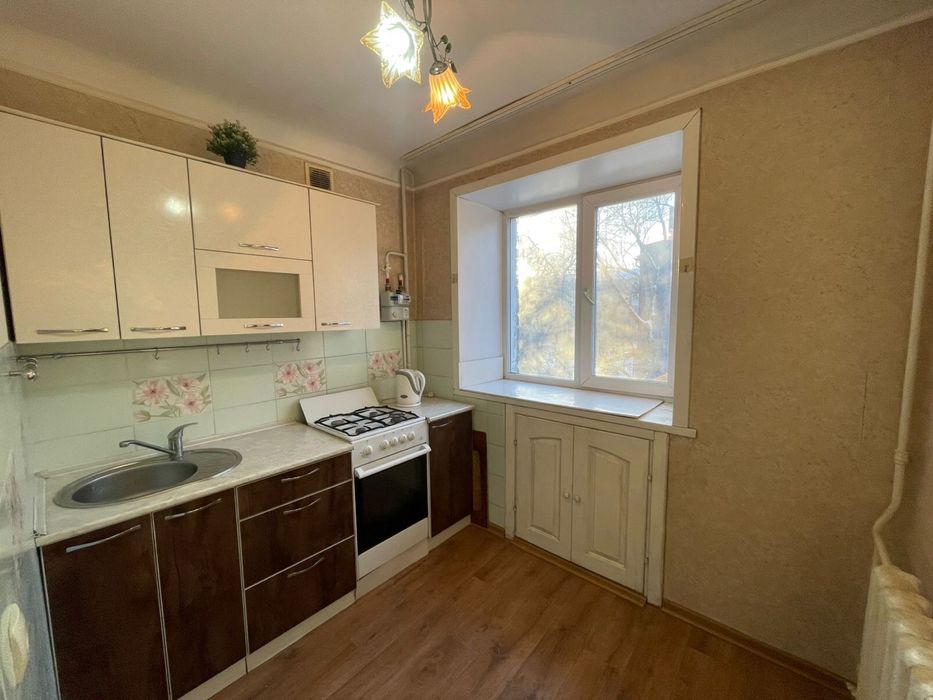 Продается 1-комнатная квартира, район вокзала, Барс Строй 3-й этаж