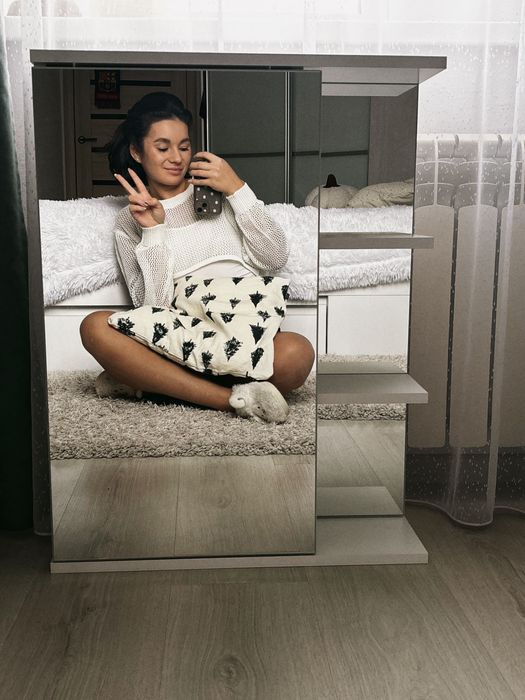 Шкаф с зеркалом в ванную комнату