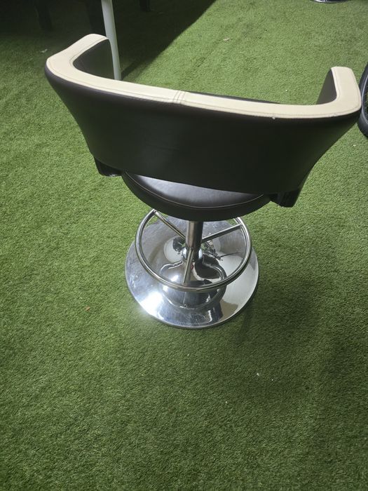 10 Scaune rotative  si reglabile pe înăltime  bar