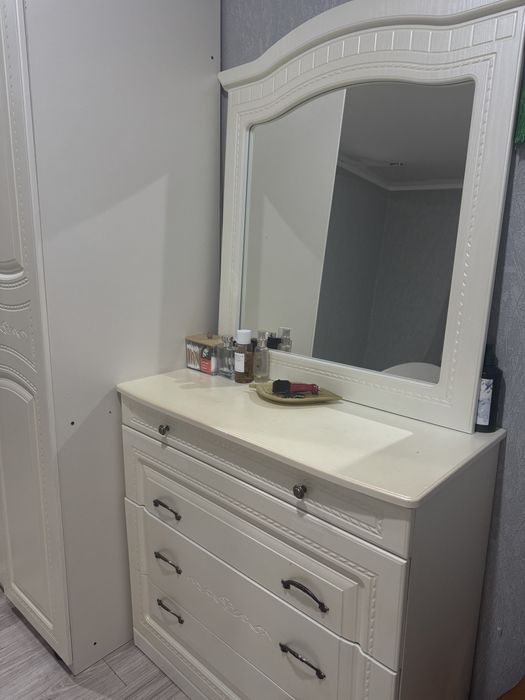 Продам спальный гарнитур