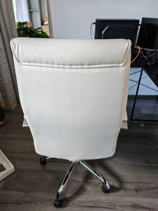 Офис стол от естествена кожа