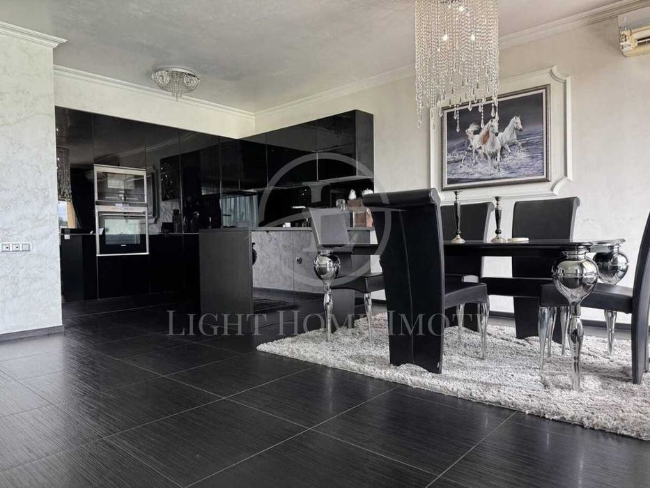 Продава се Тристаен апартамент в Пловдив, Кършияка - 127 кв.м за 2481 €/кв.м - Снимка #1