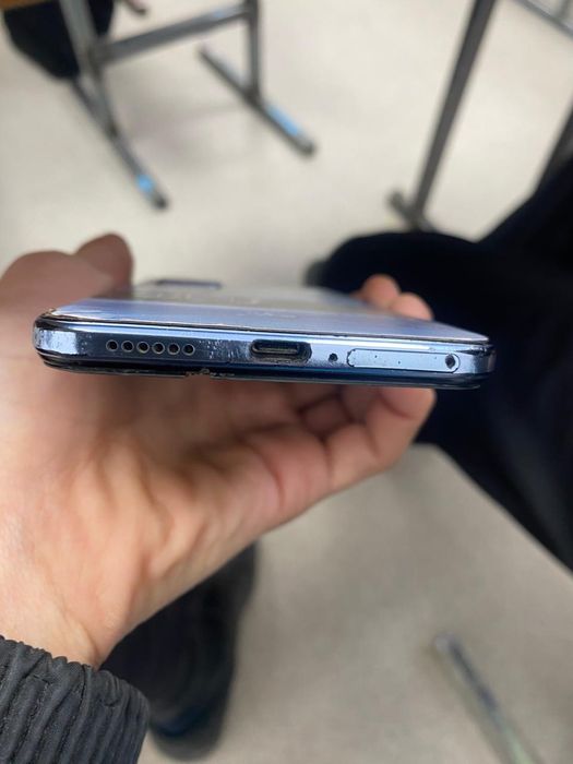 Vivi v21 
128гб 
Озу 8+4
90грц 
Обмен