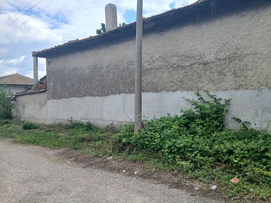 Продава се къща с двор в селоКараново