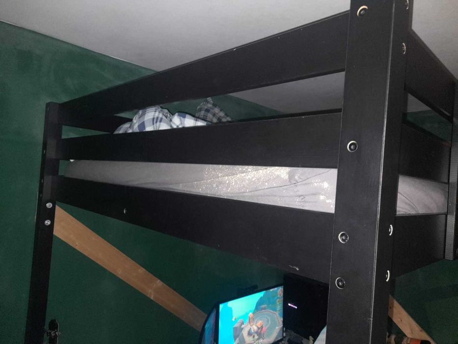 Vand pat suprainaltat negru IKEA