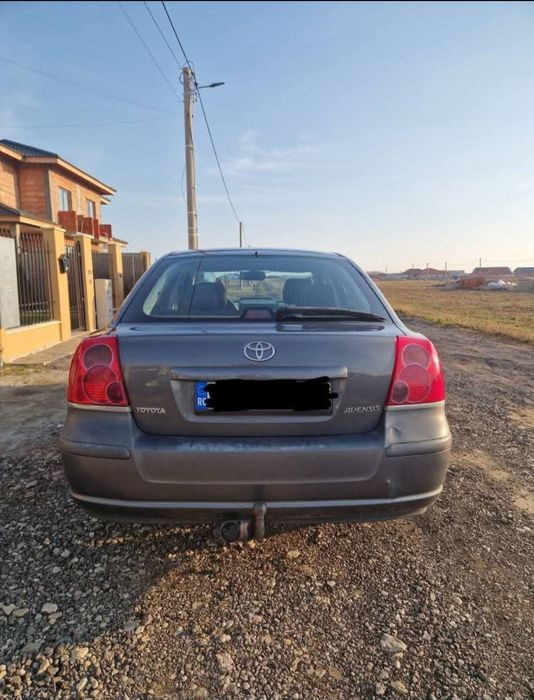 Vând Toyota Avensis