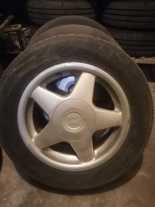 Продавам джанти за Peugeot 405