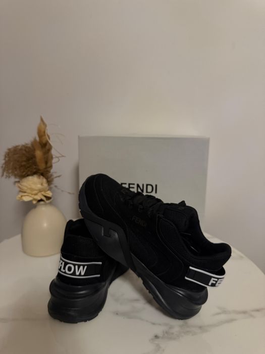 Adidadi F E N D I Flow Low Top Black