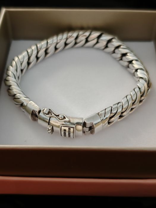 Vînd brățară argint. Lungime 20.5.cm greutate 75.90..