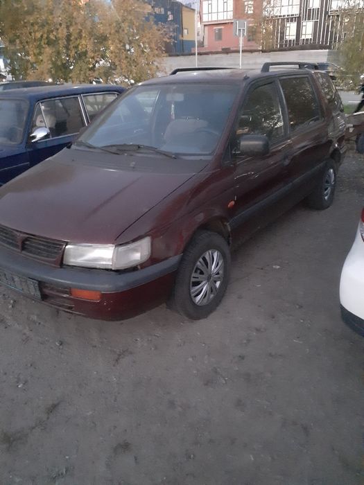 Mitsubishi space wagon