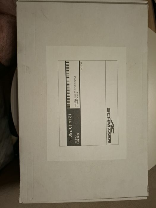Powerbox AC Schnitzer pentru BMW X5/X6 3.0d (motor M57/T2); crește puterea de la 173 kW (235 CP) la 200 kW (272 CP) și cuplul la 620 Nm.