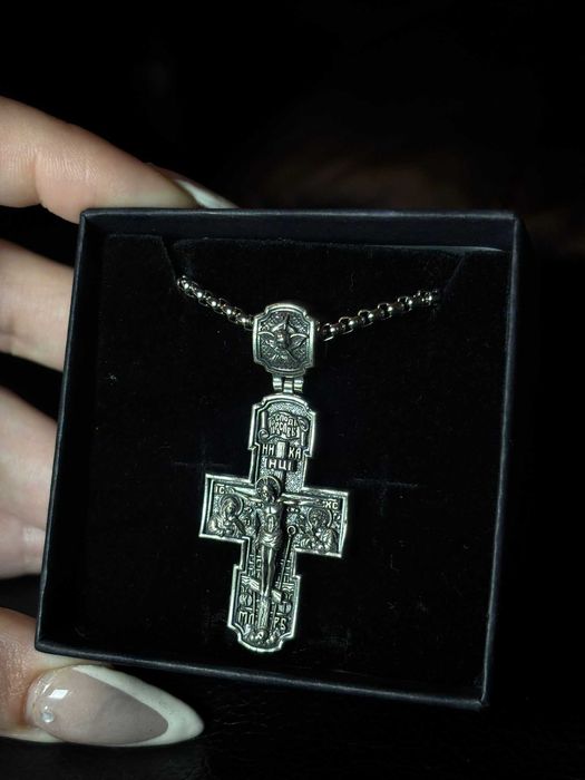 Сребърен двустранен кръст с синджир