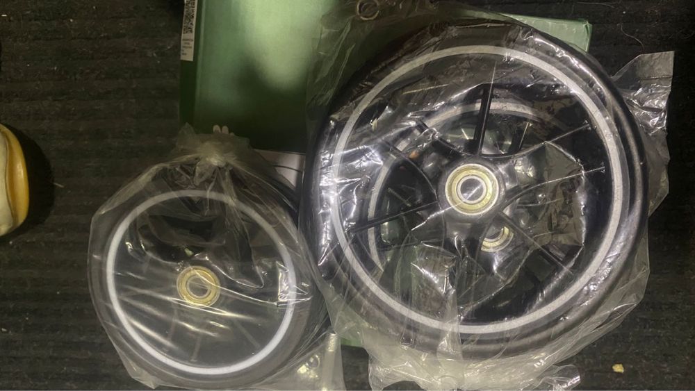 Колеса на коляску прогулочную