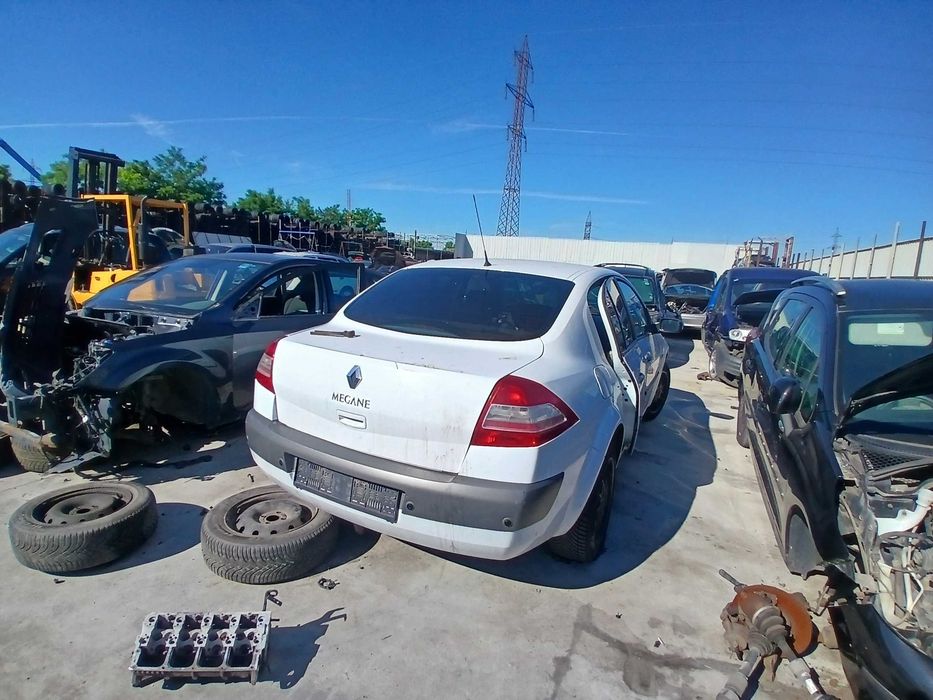 dezmembrez renault megane 2