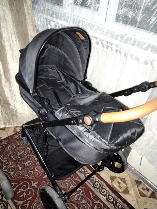 Коляска почти новая