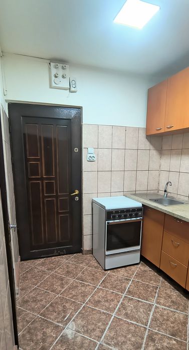 Vand garsoniera/camera de cămin