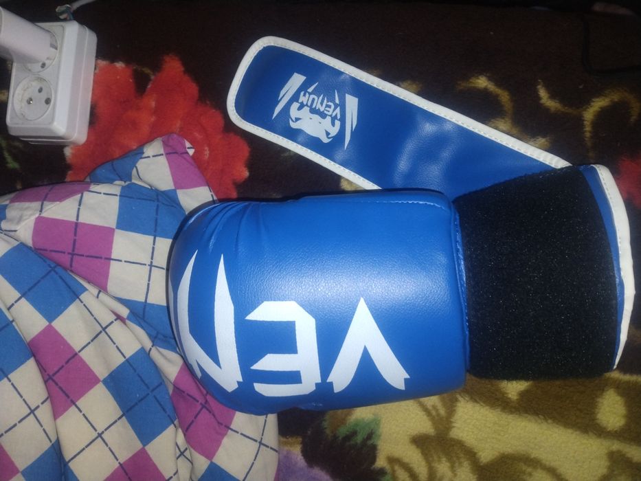 Бокс перчатка Веном