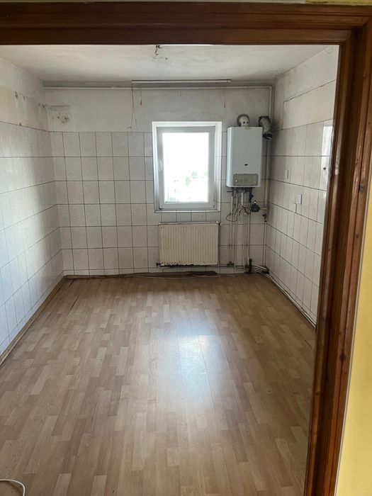 Vand apartament 3 camere Onesti
