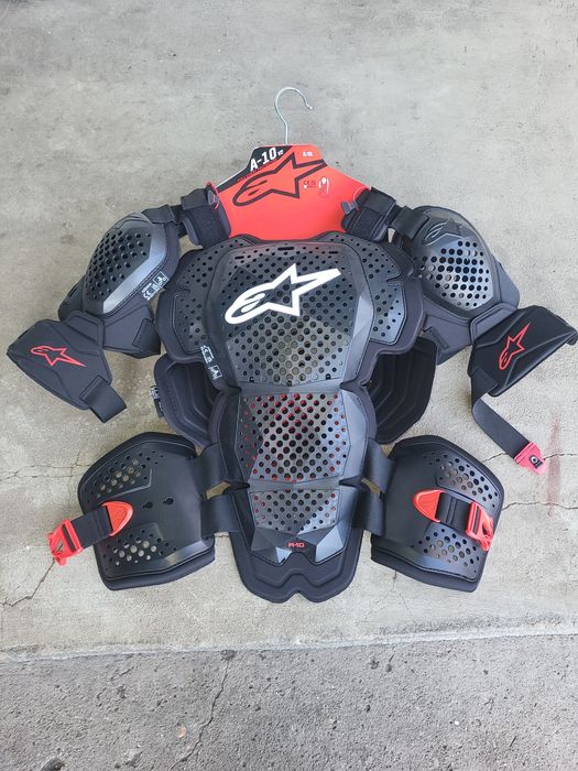 Vând echipament Enduro nou