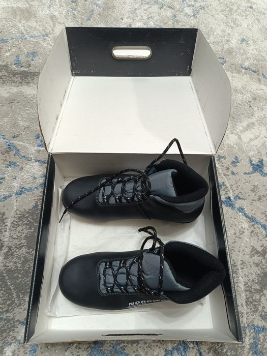 продам лыжные ботинки