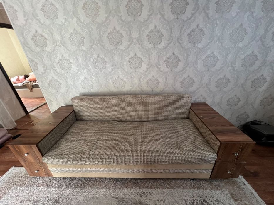 Отдам диван(в нормальном состоянии)
