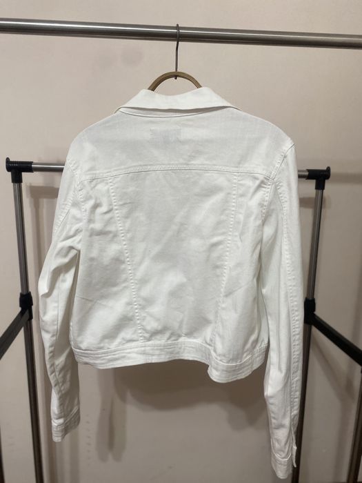 Продам белую джинсовку