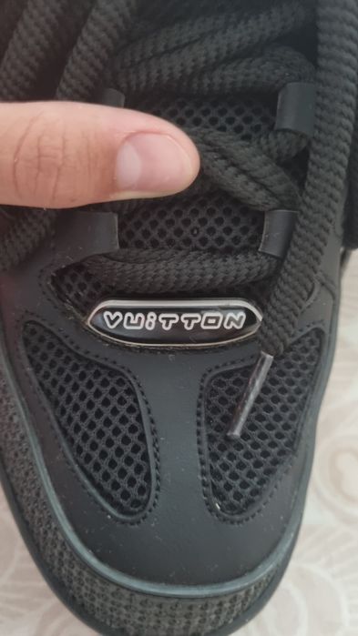 Lv skate negre cu pietricele