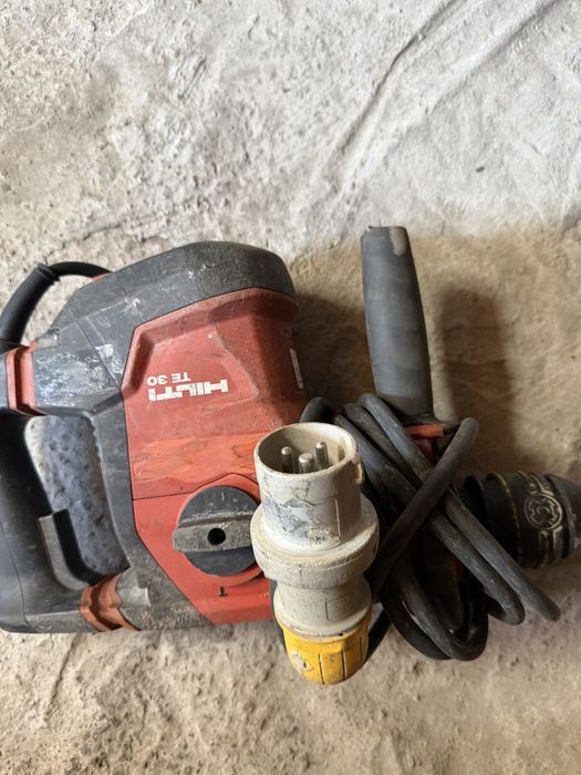 Hilti TC30-C în stare foarte bună de funcționare folosit foarte putin