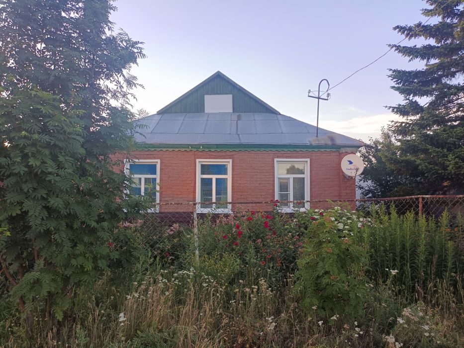 Продается дом. В центре. Срочно.