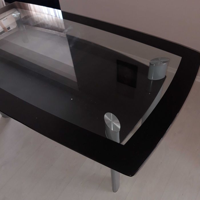 Трапезна стъклена маса