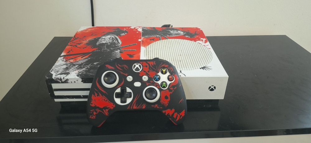Конзола Xbox One s