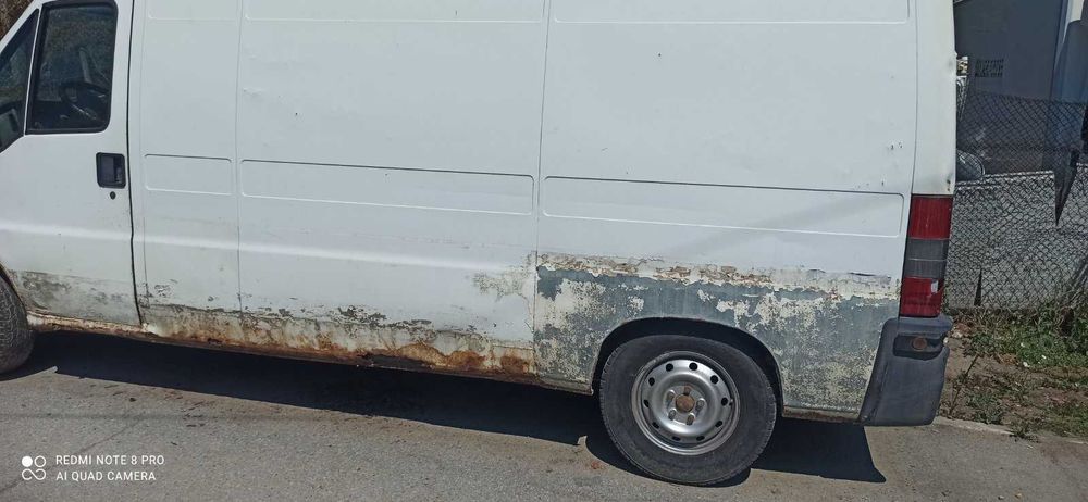 Продава се Peugeot Boxer 2.5 TDI (107 к.с..Цял е в  момента 2500