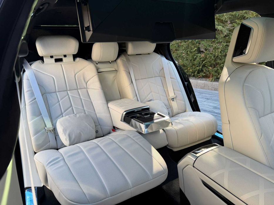 BMW 740 d M pachet / Bower Diamond / Televizor / Usi el / Piele plafon