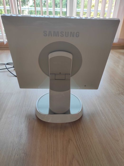 Монитор Samsung SyncMaster 760BF