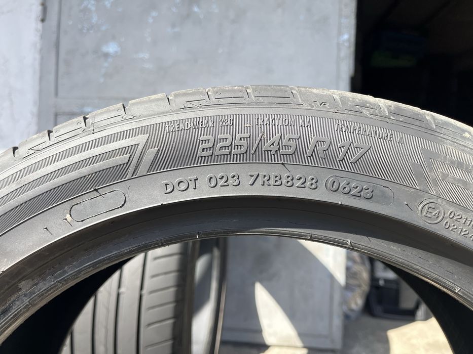 2 бр. летни гуми 225/45/17 Vredestein DOT 0423 4 mm