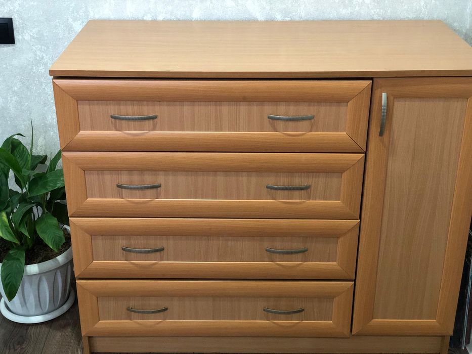 Комод, шкаф для хранения вещей