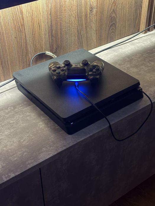 Play station 4 slim