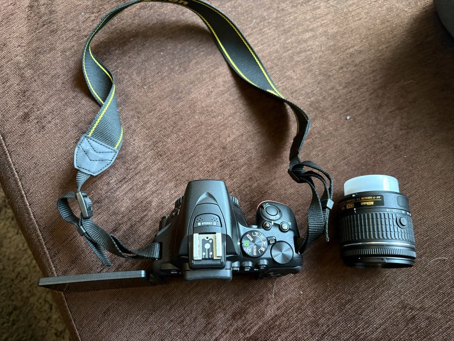 Фотоапарат Nikon D5600 + обектив + допълнителна батерия + чанта