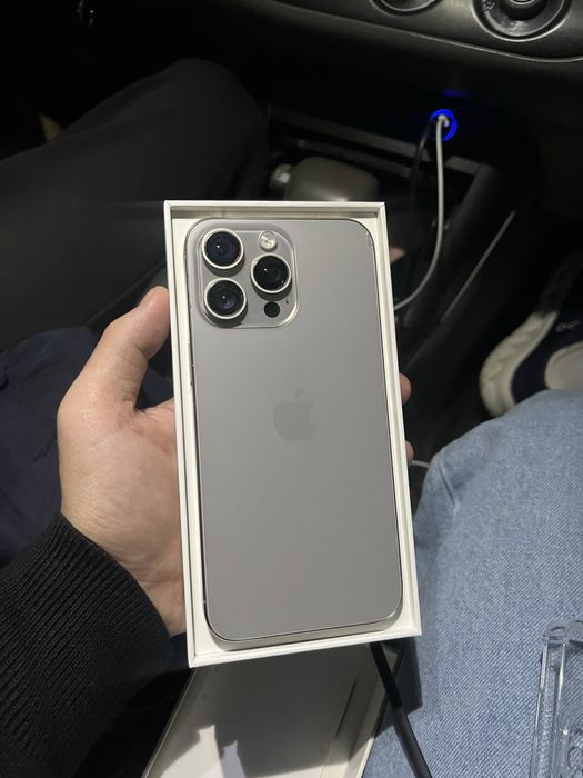 Продам или обмен Айфон 15 про мах