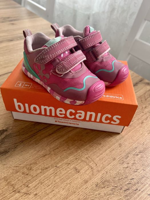 Кроссовки и сандалии Biomecanics