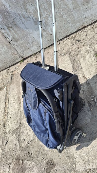 Продам компактную коляску