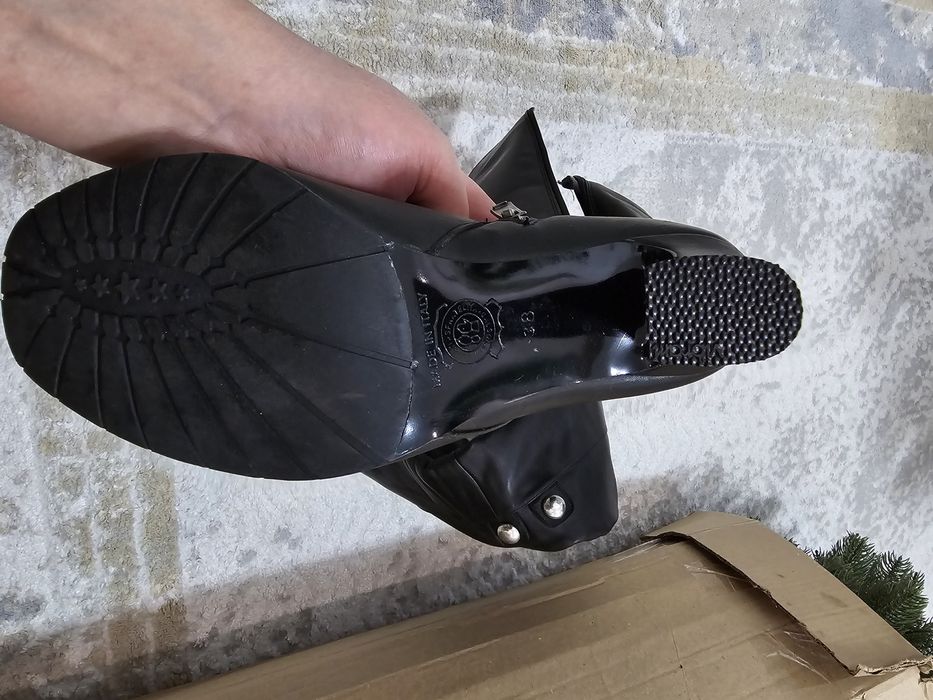 Продам зимние сапоги 38 размер