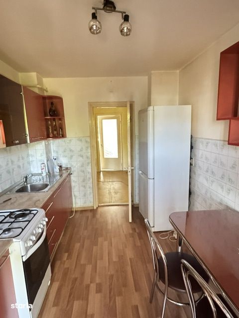 Apartament 3 camere si 2 bai de vanzare, str. Tipografilor, Nord Bacau — fotografia 2