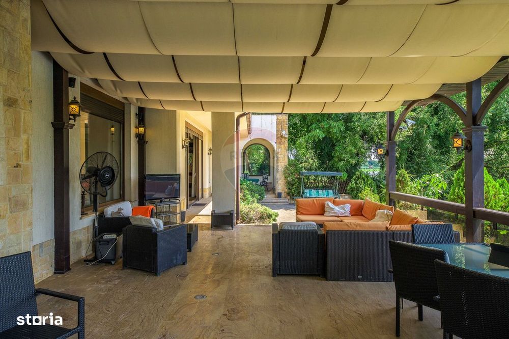 Vila neoromânească cu influențe toscane pe malul lacului Snagov