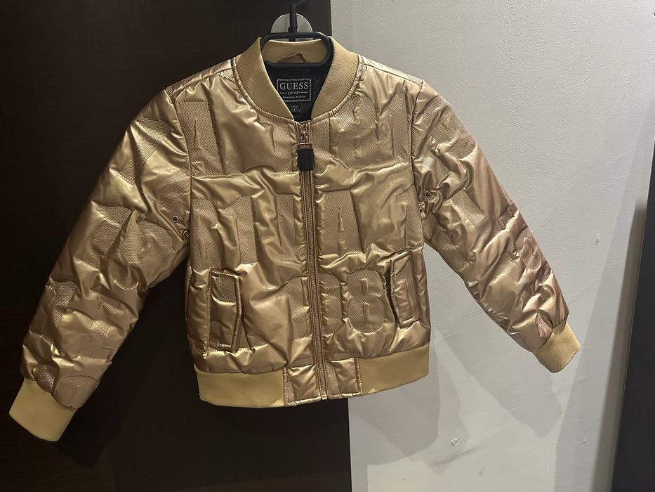 Златисто яке Guess