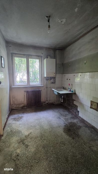 De vanzare apartament 2 camere,parter,aleea Crinilor