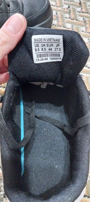 продаю мужские кроссовки