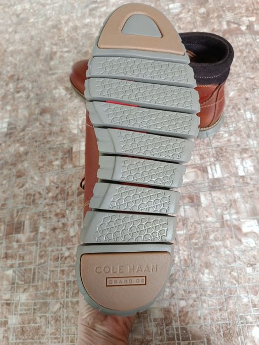 Продам мужскую  ботинку